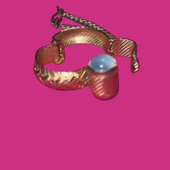 Elegant Gold-Tone Glove / Scarf holder Faux Blue Cat’s Eye or Moonstone Pretty! - Picture 3 of 7